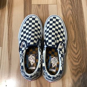 New Vans Sneakers.  Checkered Pattern. Mens Size 7